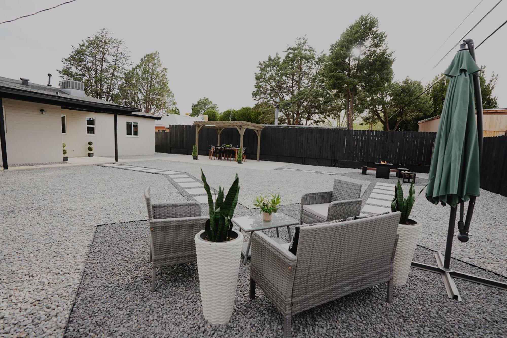 Centrally Located! Remodeled! Huge Backyard! The White House Albuquerque Kültér fotó