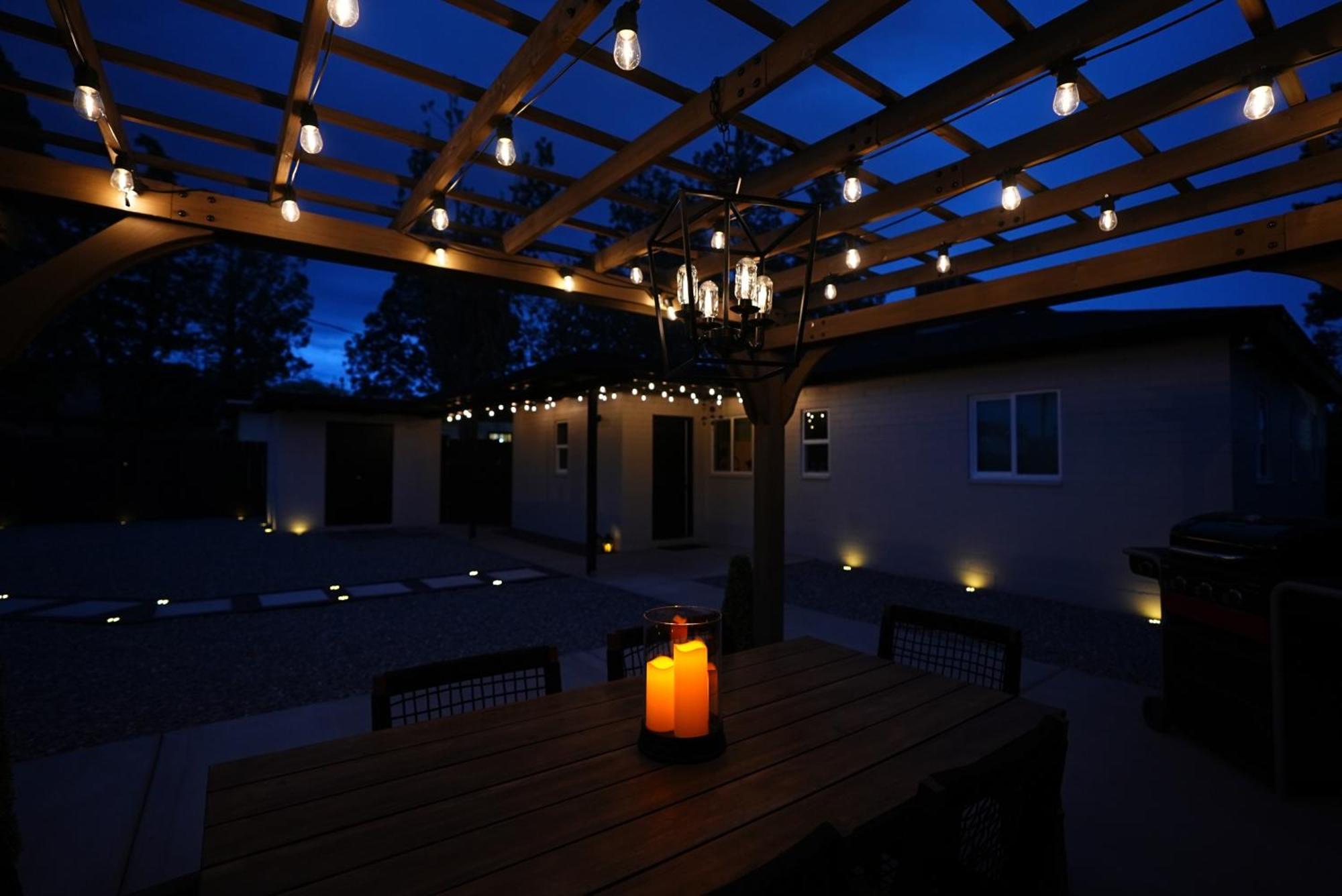 Centrally Located! Remodeled! Huge Backyard! The White House Albuquerque Kültér fotó